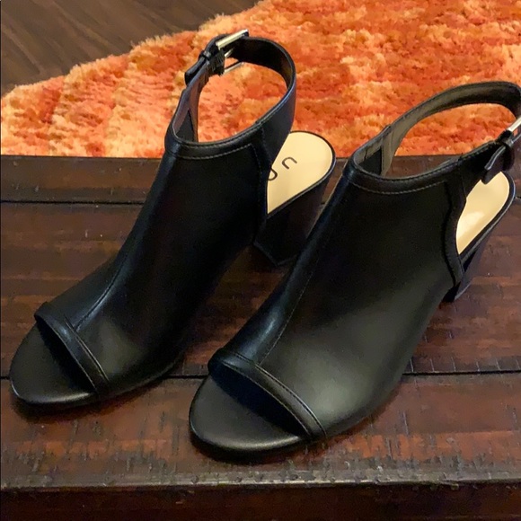 Black Open Toe Shoes - Picture 2 of 9